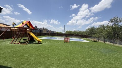 601 Sapphire Ave in Anderson, IN - Foto de edificio - Building Photo