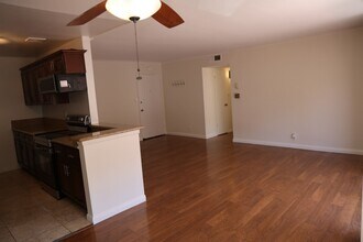 5403 Newcastle Ave, Unit 5403 Newcastle Ave APT 6 in Encino, CA - Building Photo - Building Photo