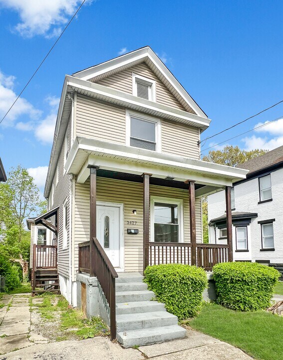 3427 Woodburn Ave in Cincinnati, OH - Building Photo