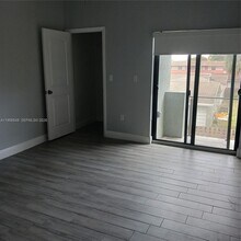 492 40th Ct in Oakland Park, FL - Building Photo - Building Photo