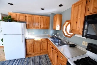 321 Christian Hill Rd, Unit 1 in Lovell, ME - Foto de edificio - Building Photo