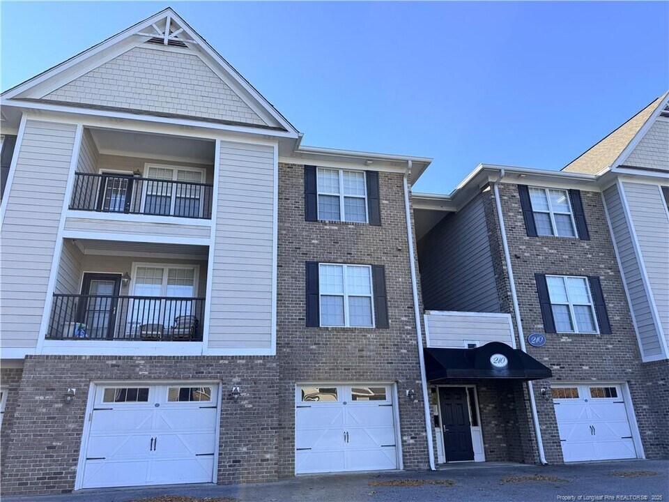 210 Fountainhead Ln in Fayetteville, NC - Building Photo