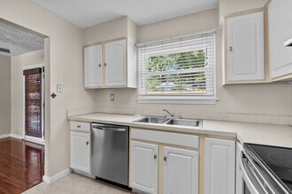 133 Chinook St in Virginia Beach, VA - Building Photo - Building Photo