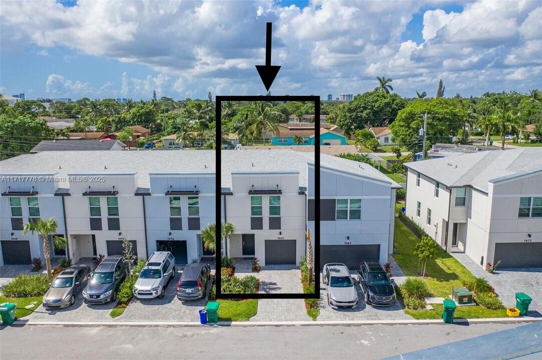 1660 Lindley St in West Palm Beach, FL - Building Photo