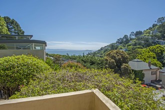 Elegant Bay View Triplex in Sausalito in Sausalito, CA - Foto de edificio - Building Photo