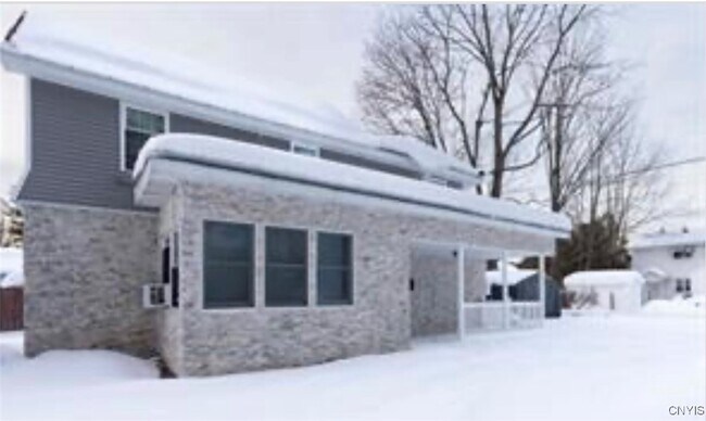 809 Utica Rd in Utica, NY - Building Photo - Building Photo