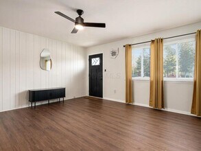 1543 S Hamilton Rd in Columbus, OH - Building Photo - Building Photo