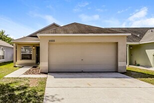 10555 Opus Dr in Riverview, FL - Building Photo