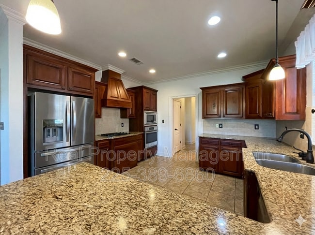 917 Fairwinds Ave in Zachary, LA - Building Photo - Building Photo