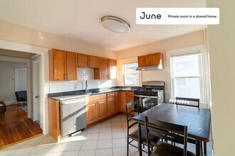 Room in Shared 6 bed/2 bath home, Unit F in Boston, MA - Foto de edificio - Building Photo