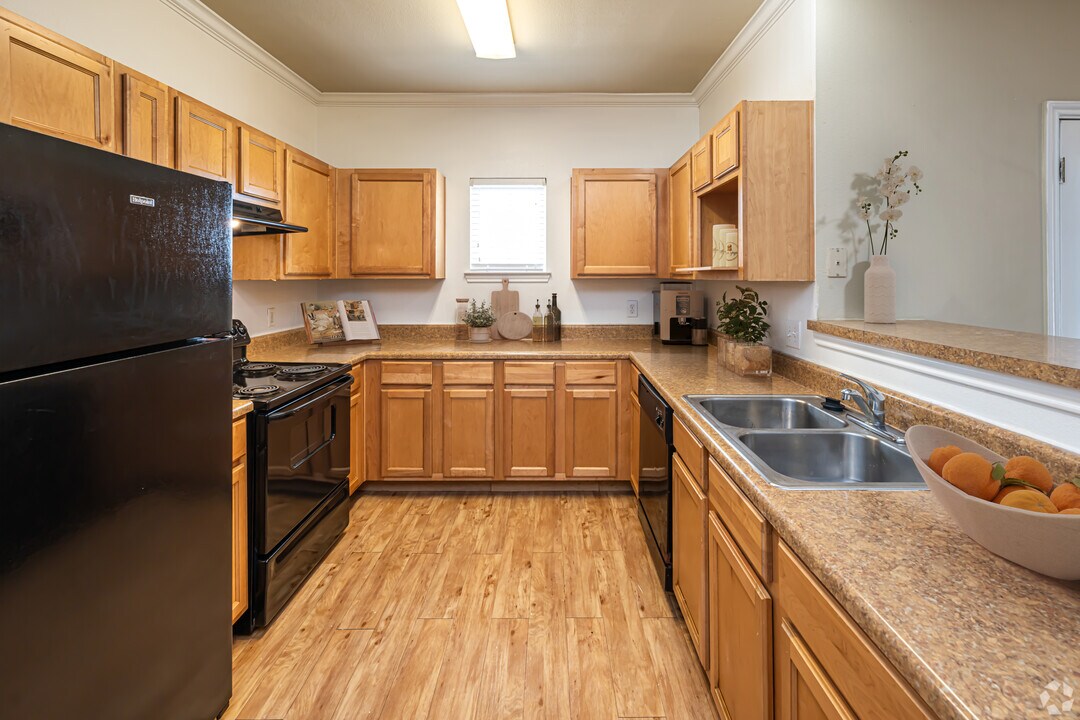 Lakeside Apartments in Slidell, LA - Building Photo
