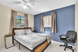 6143 NW 22nd St in Margate, FL - Building Photo