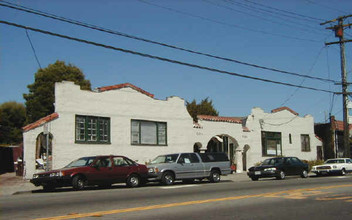 6114-6120 Foothill Blvd in Oakland, CA - Building Photo - Building Photo