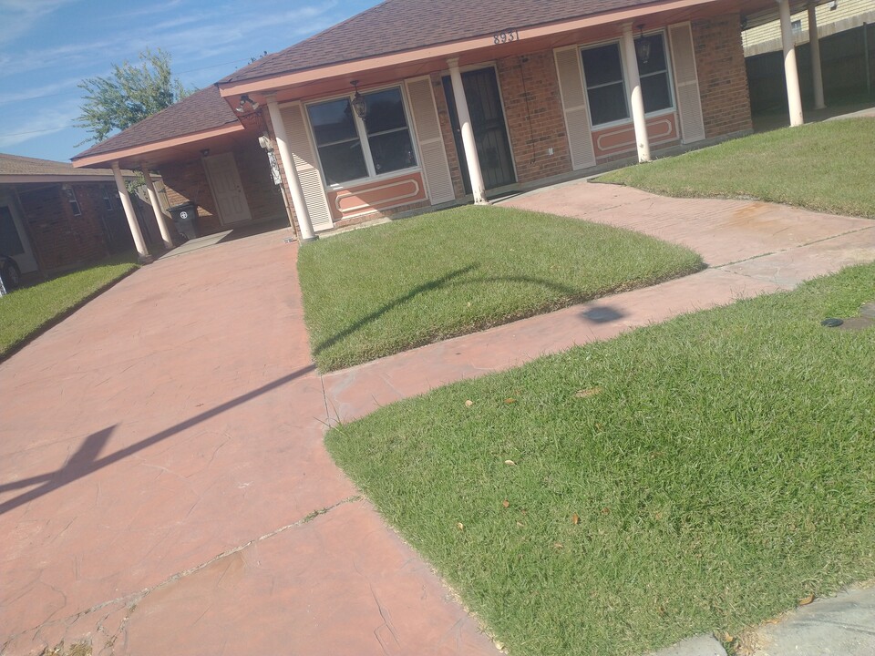 8931 Bunker Hill Rd in New Orleans, LA - Building Photo