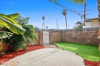 1453 Brockton Ave in Los Angeles, CA - Building Photo - Building Photo