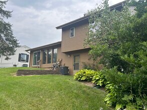 1607 S 136th St in Omaha, NE - Foto de edificio - Building Photo