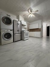 84 W 9th St in Bayonne, NJ - Foto de edificio - Building Photo