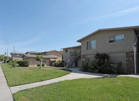 1215-1237 Minnewawa Ave in Clovis, CA - Building Photo