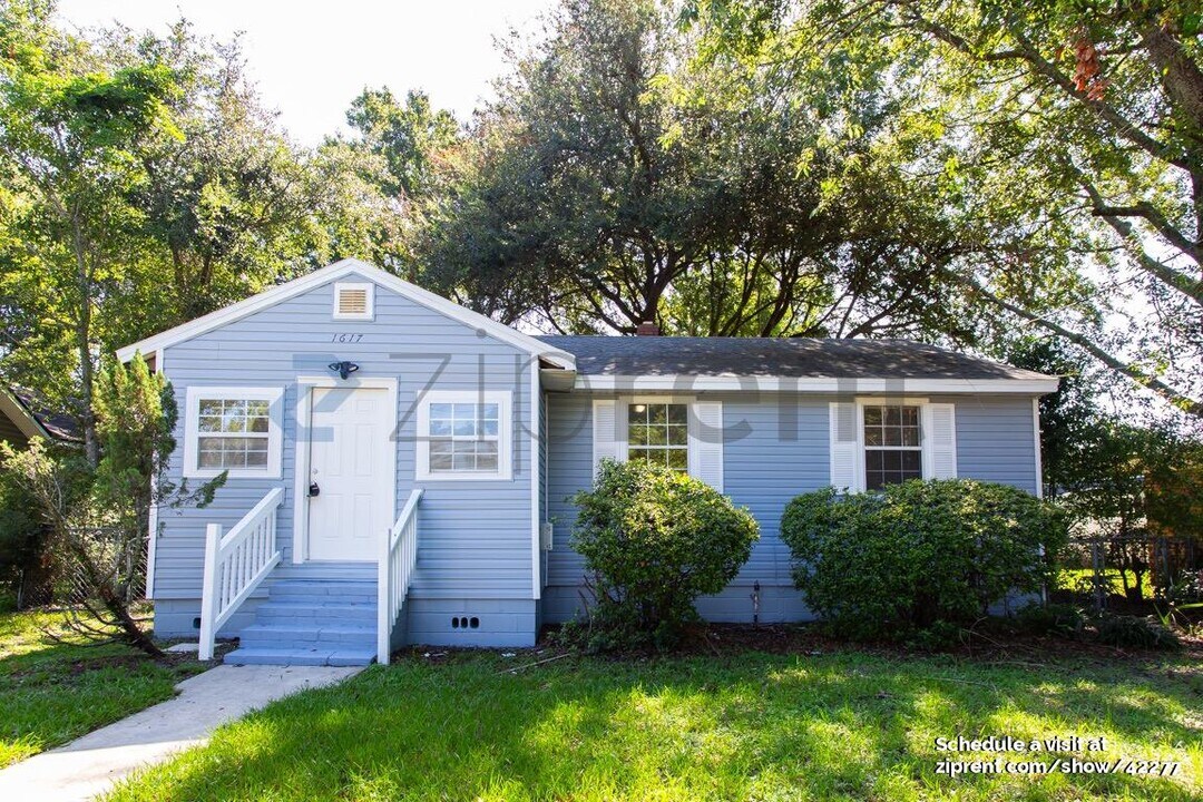 1617 Campus St in Jacksonville, FL - Building Photo