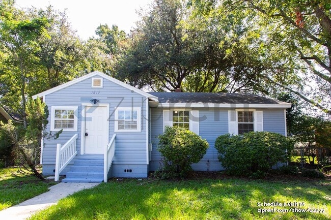 property at 1617 Campus St