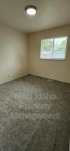 121 W Waterbury Dr in Meridian, ID - Building Photo - Building Photo