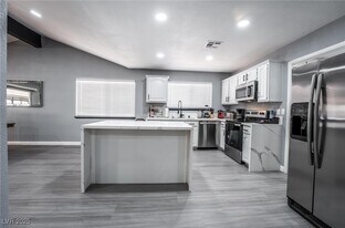 7439 Trudy Ln in Las Vegas, NV - Building Photo