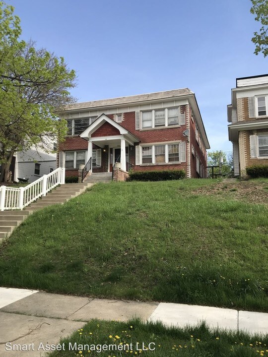 5900 W Wells St in Wauwatosa, WI - Building Photo
