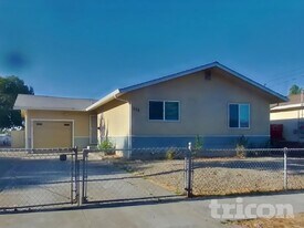 916 Jacobsen St in Antioch, CA - Building Photo