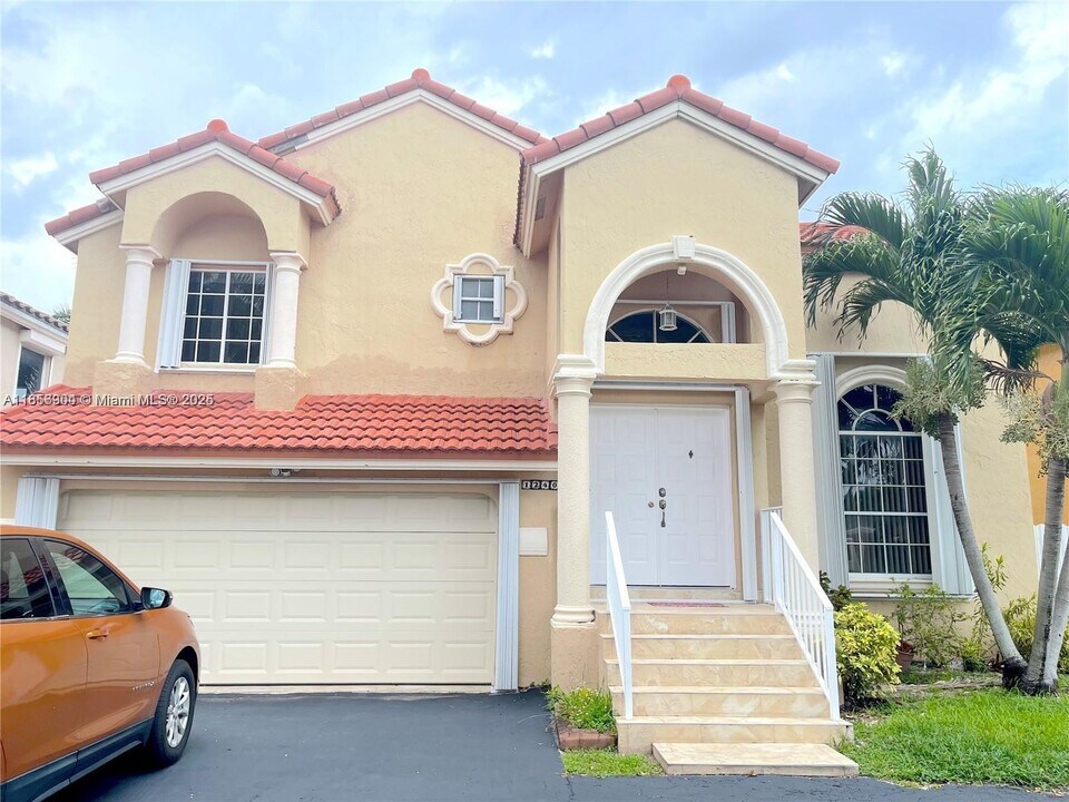 12405 NW 7th St in Miami, FL - Building Photo