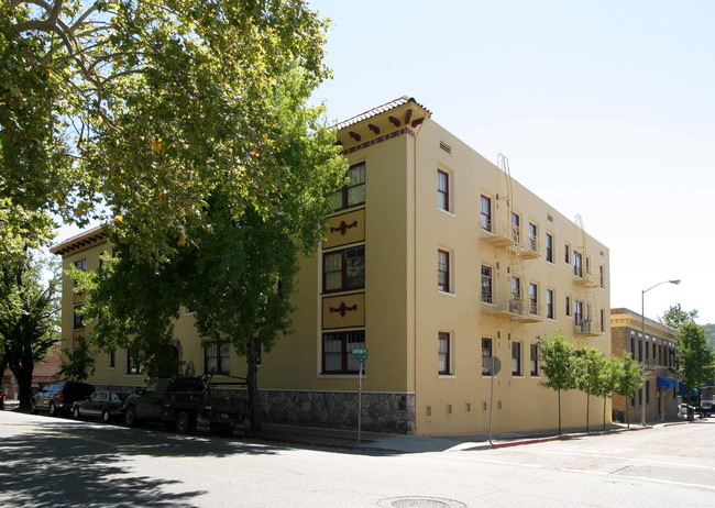 El Rey Apartments in San Rafael, CA - Building Photo - Building Photo