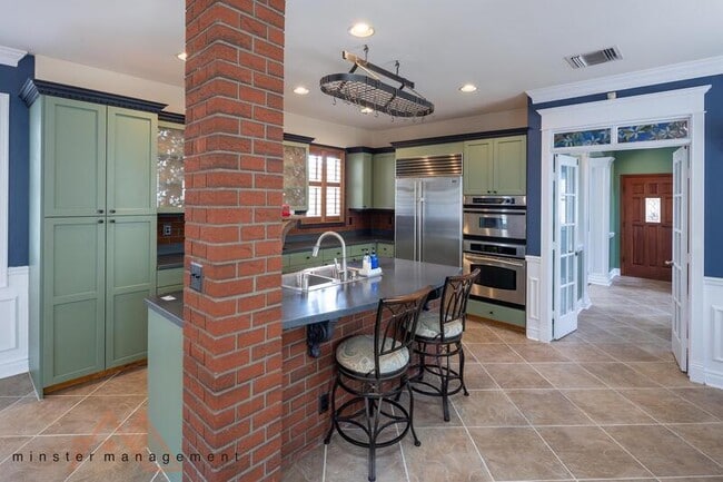 property at 91-215-215 Makaike Pl