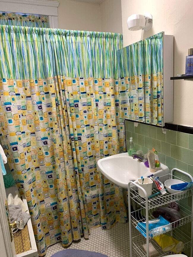 1999 Commonwealth Ave, Unit 25 in Boston, MA - Foto de edificio - Building Photo