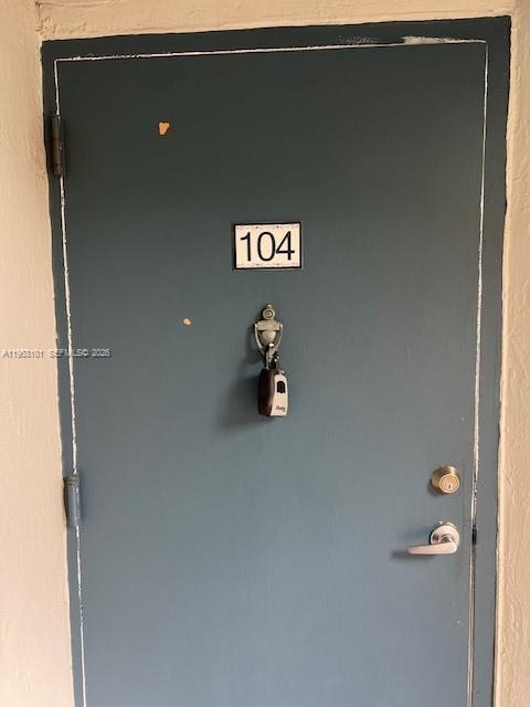 8365 SW 152nd Ave in Miami, FL - Foto de edificio - Building Photo