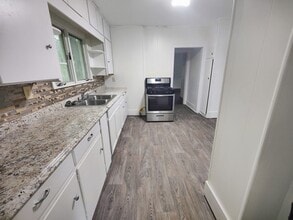 1505 Downey St in Flint, MI - Foto de edificio - Building Photo