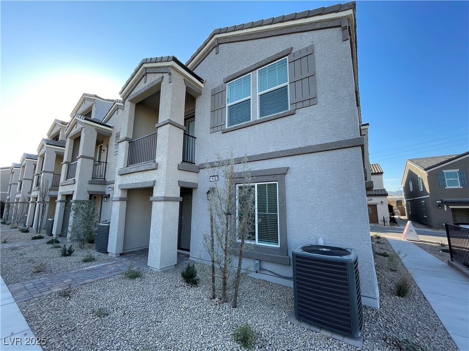 645 Bellus Pl in Henderson, NV - Building Photo