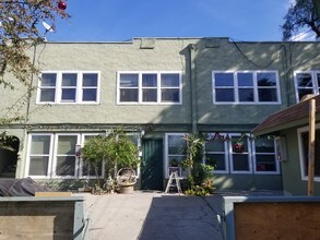 1556 Parmer Ave in Los Angeles, CA - Building Photo - Building Photo