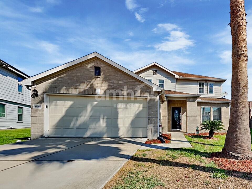 15507 Liberty Bluff Dr in Houston, TX - Building Photo