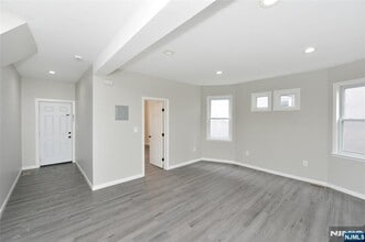 23 Bayview Ave in Jersey City, NJ - Building Photo - Building Photo