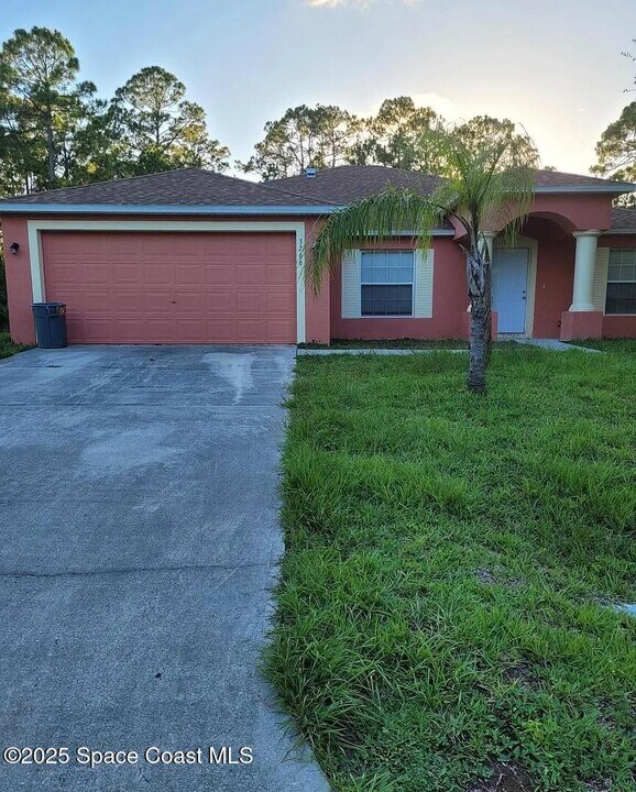3266 Weyburn Ave SE in Palm Bay, FL - Building Photo
