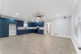 8221 Brockton St in Houston, TX - Building Photo