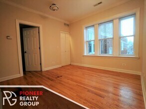 3254 N Clifton Ave, Unit 3 in Chicago, IL - Foto de edificio - Building Photo