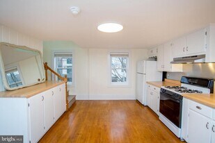 67 Ferry St in Lambertville, NJ - Building Photo