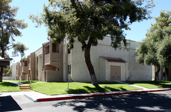 Walker House Apartments in Las Vegas, NV - Building Photo - Building Photo