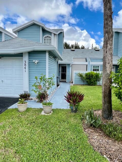 3841 Island Club Cir E in Atlantis, FL - Building Photo - Building Photo