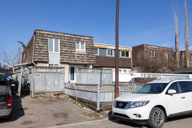 7626 24 St SE in Calgary, AB - Building Photo - Primary Photo