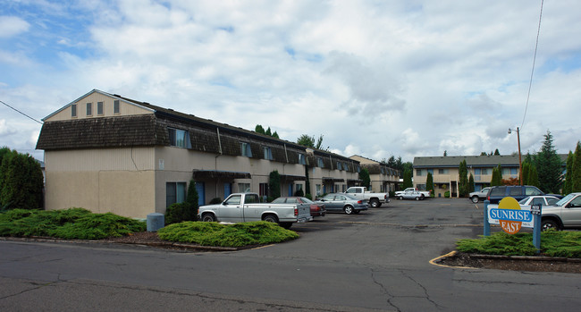 Sunrise East Apartments in Springfield, OR - Foto de edificio - Building Photo