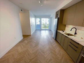 9228 Slopes Mews in Burnaby, BC - Building Photo - Building Photo