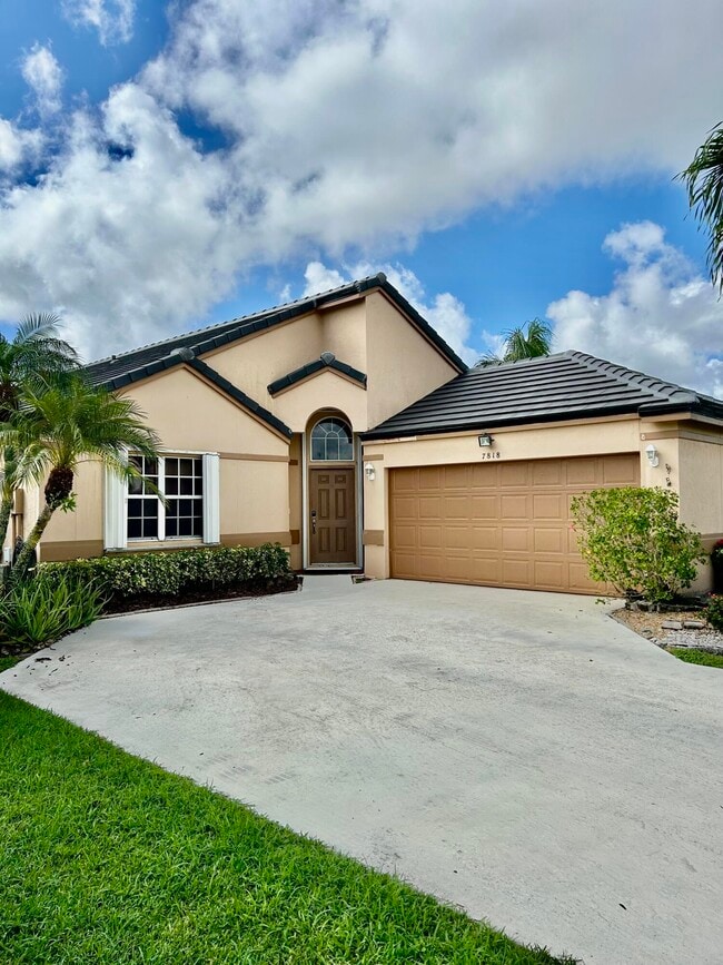 property at 7818 Stirling Bridge Blvd S