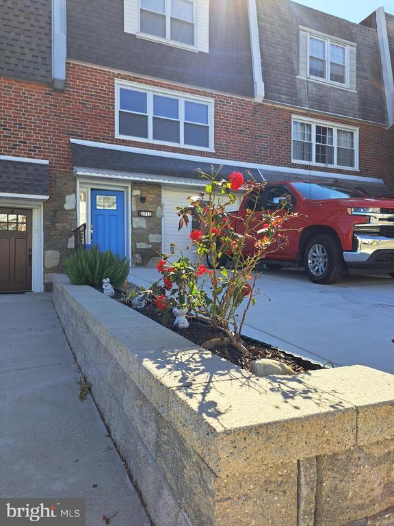 property at 3712 Clarendon Ave