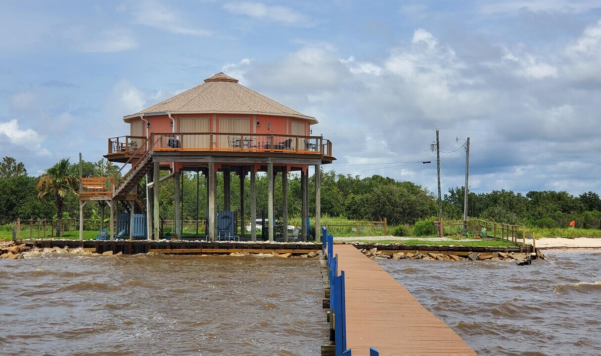 4304 Beach Blvd in Ocean Springs, MS - Building Photo